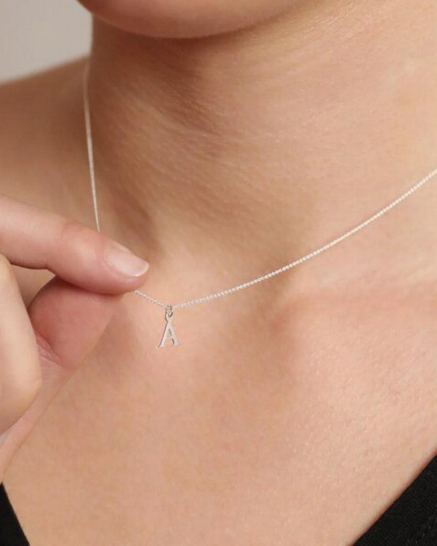 BELLYBIRD Jewellery Halskette - kleiner Buchstabe, Anhänger/ Silber/ Silber vergoldet – Ansicht 3