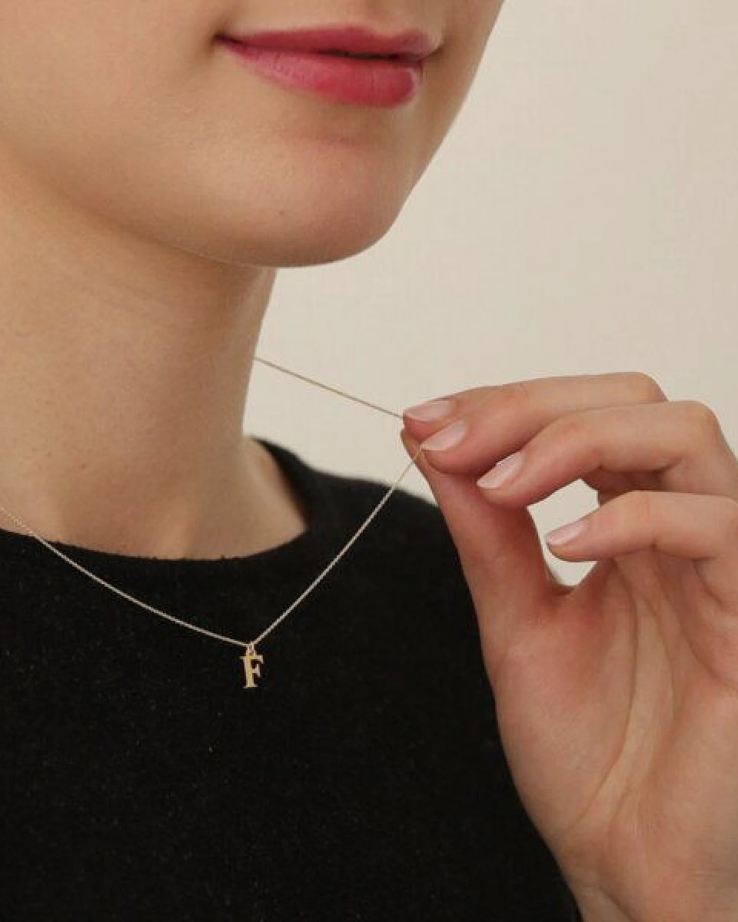 BELLYBIRD Jewellery Halskette - kleiner Buchstabe, Anhänger/ Silber/ Silber vergoldet – Ansicht 4