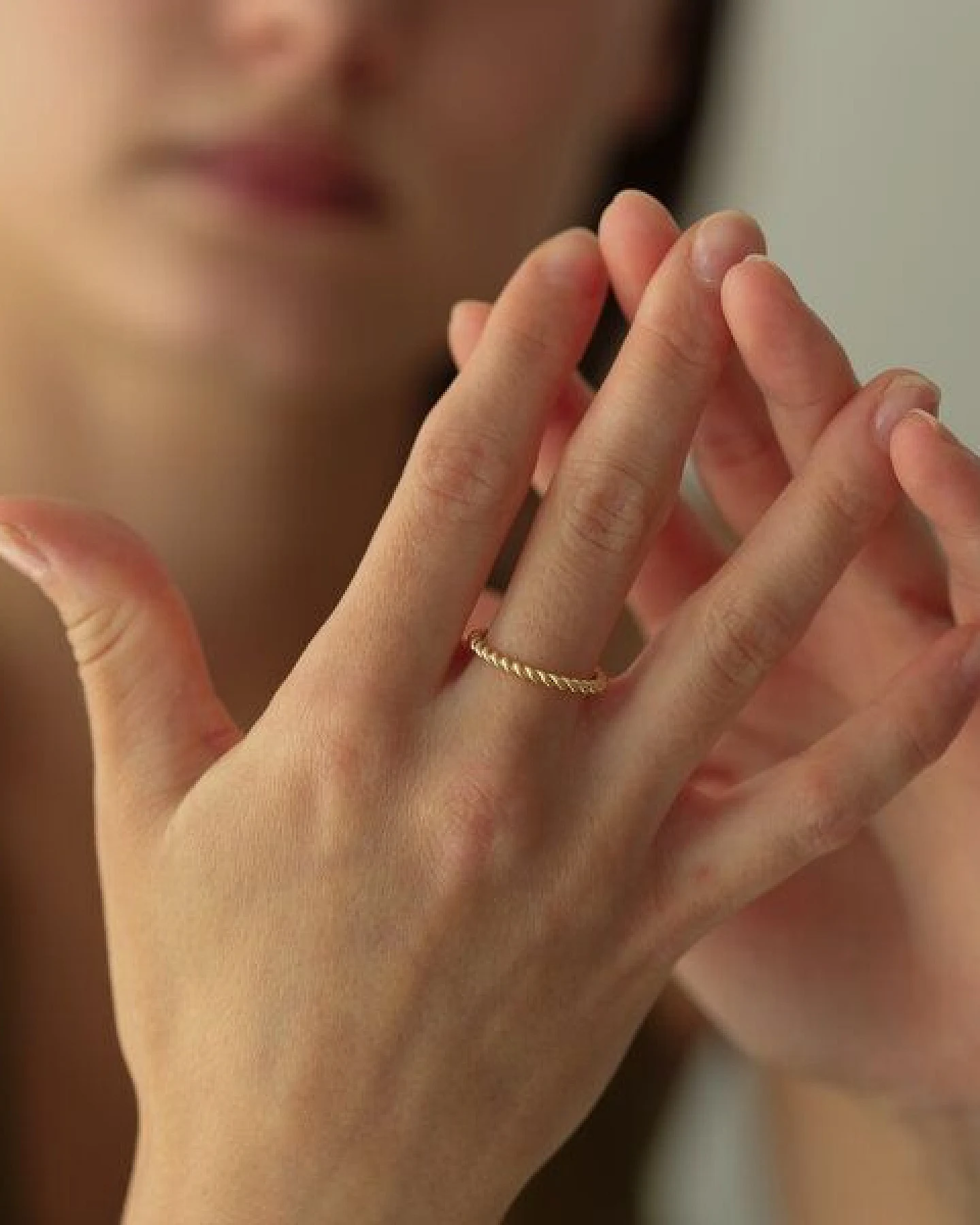 BELLYBIRD Jewellery Ring - SPIRALRING, gedrehter Silberring/ vergoldet – Ansicht 4