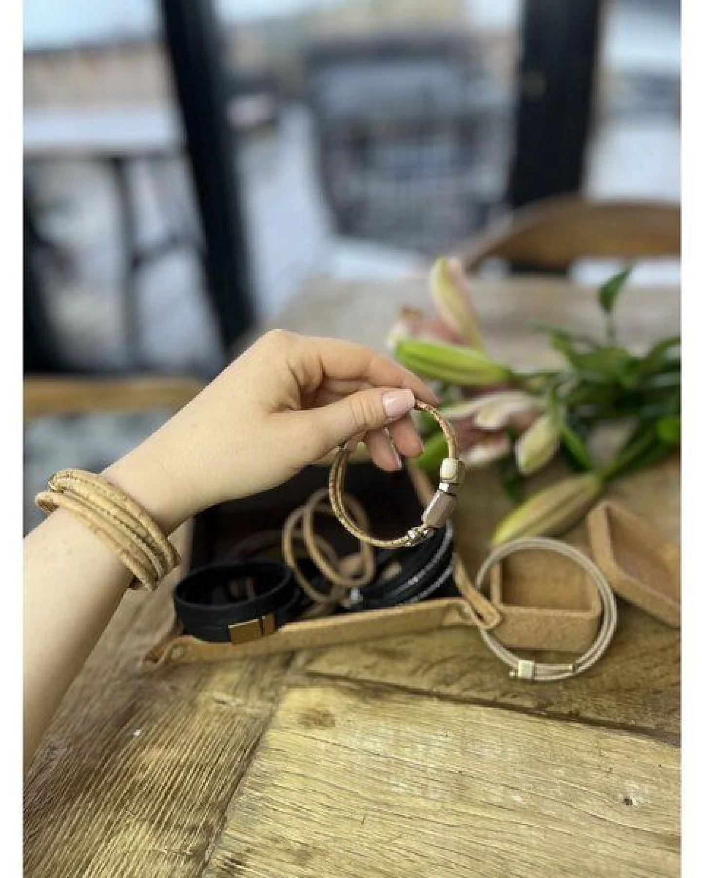 Kork-Deko Schmales Korkarmband mit Ziernähten – Ansicht 3
