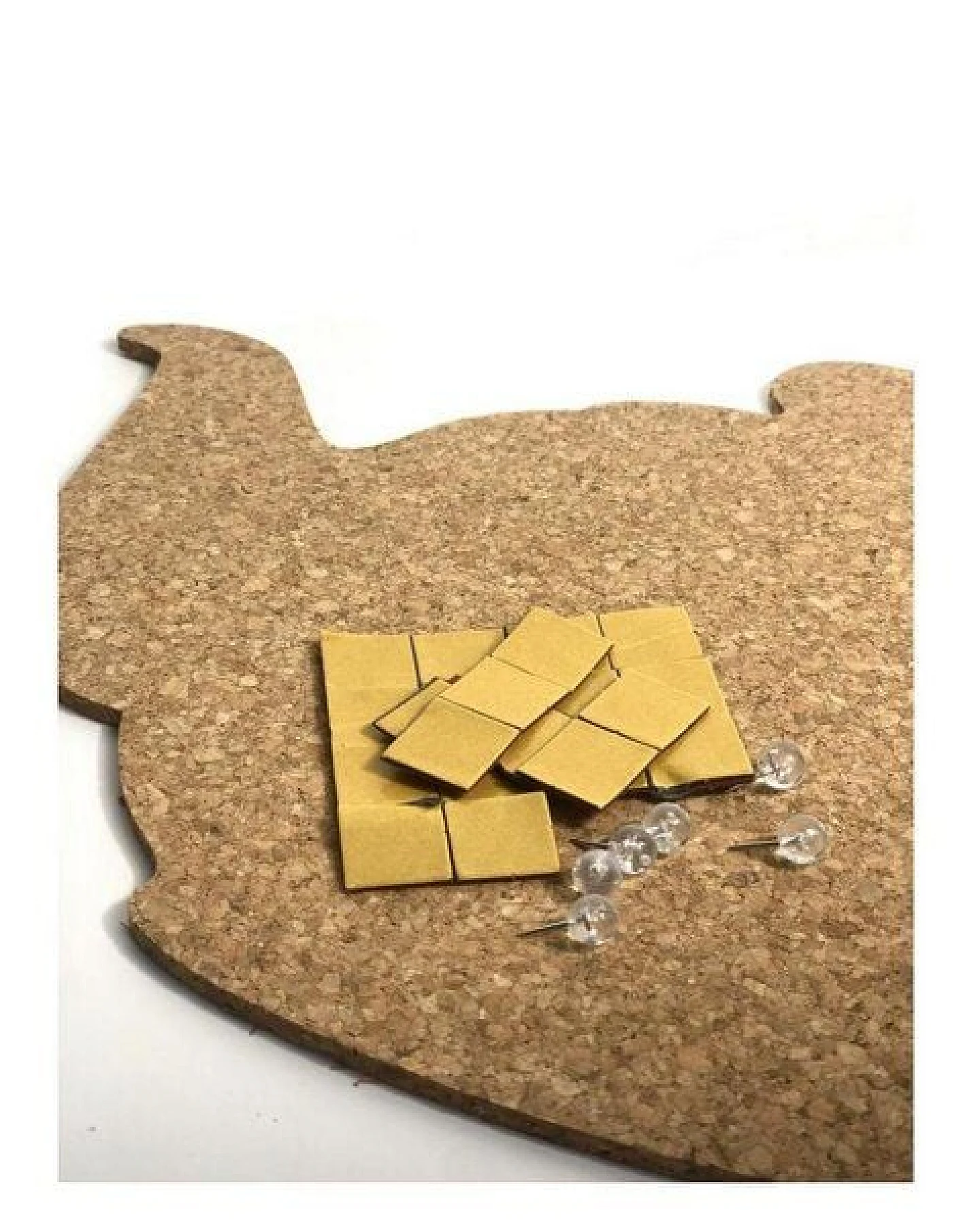 Kork-Deko Kork-Pinnwand Teekanne 42x30cm mit Pins und Kleber zum Aufhängen – Ansicht 3