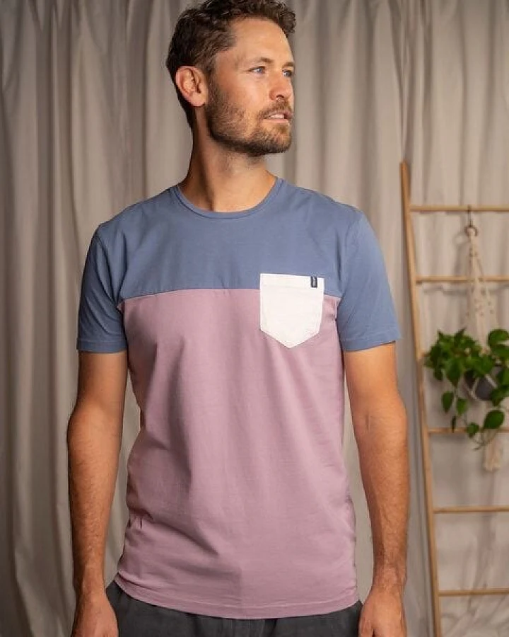 Vresh Clothing Verdy - Classic Fit Colourblock T-Shirt mit Brusttasche aus Biobaumwolle