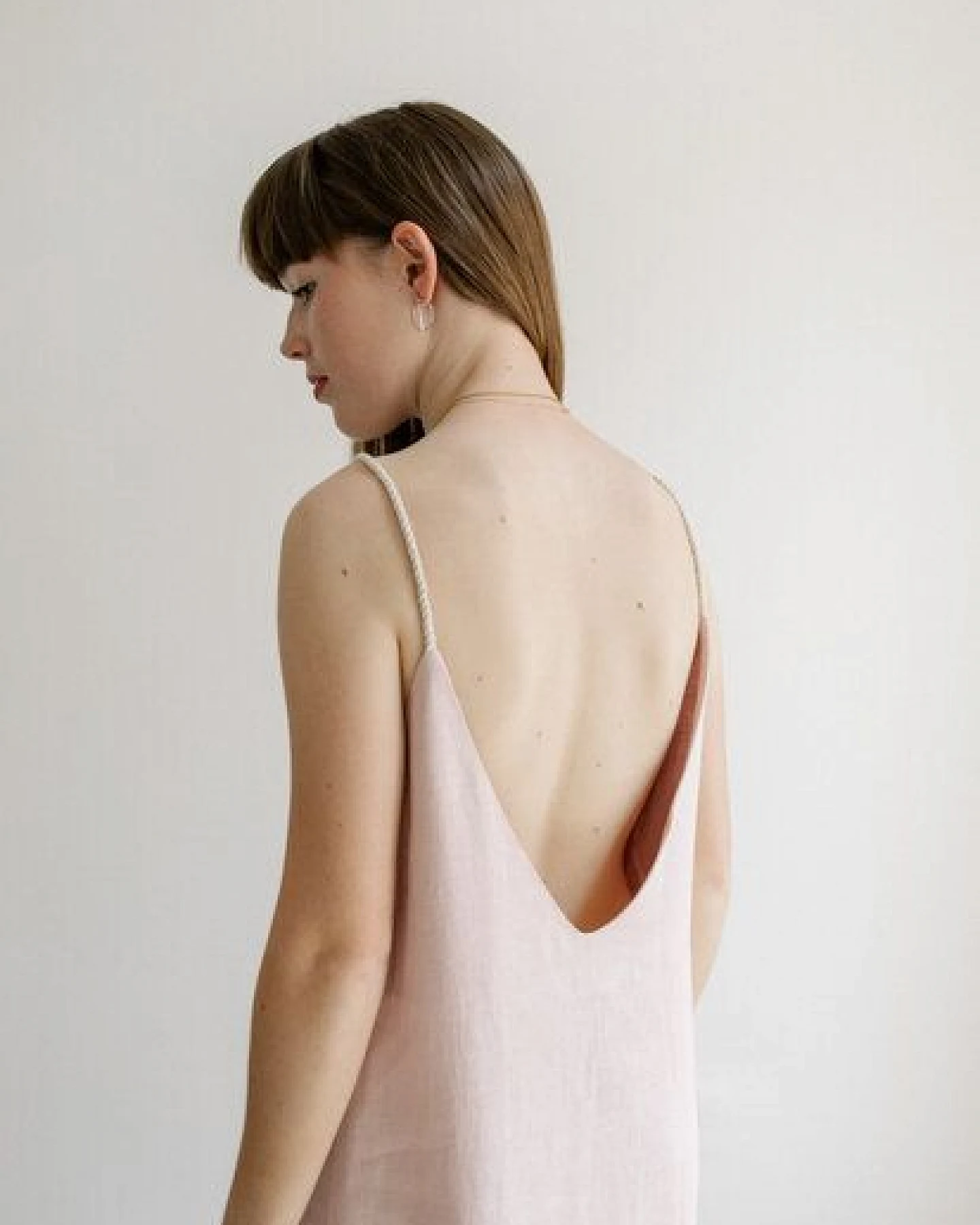 gust. Leinenkleid mit Rückenausschnitt - 100% Bio-Leinen – Ansicht 2