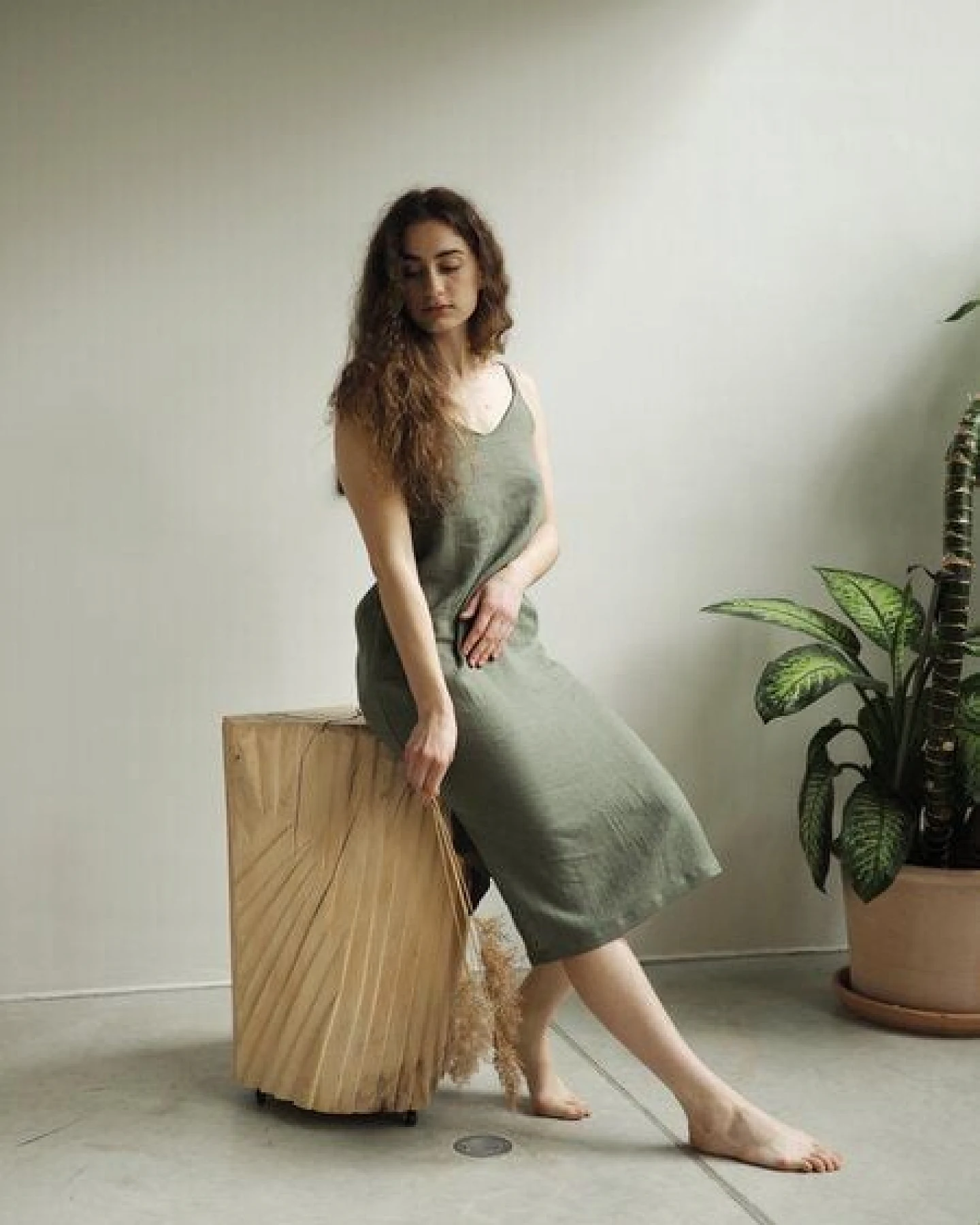 gust. Leinenkleid mit V-Ausschnitt - Linen dress with V-neckline - 100% Bio-Leinen – Ansicht 4