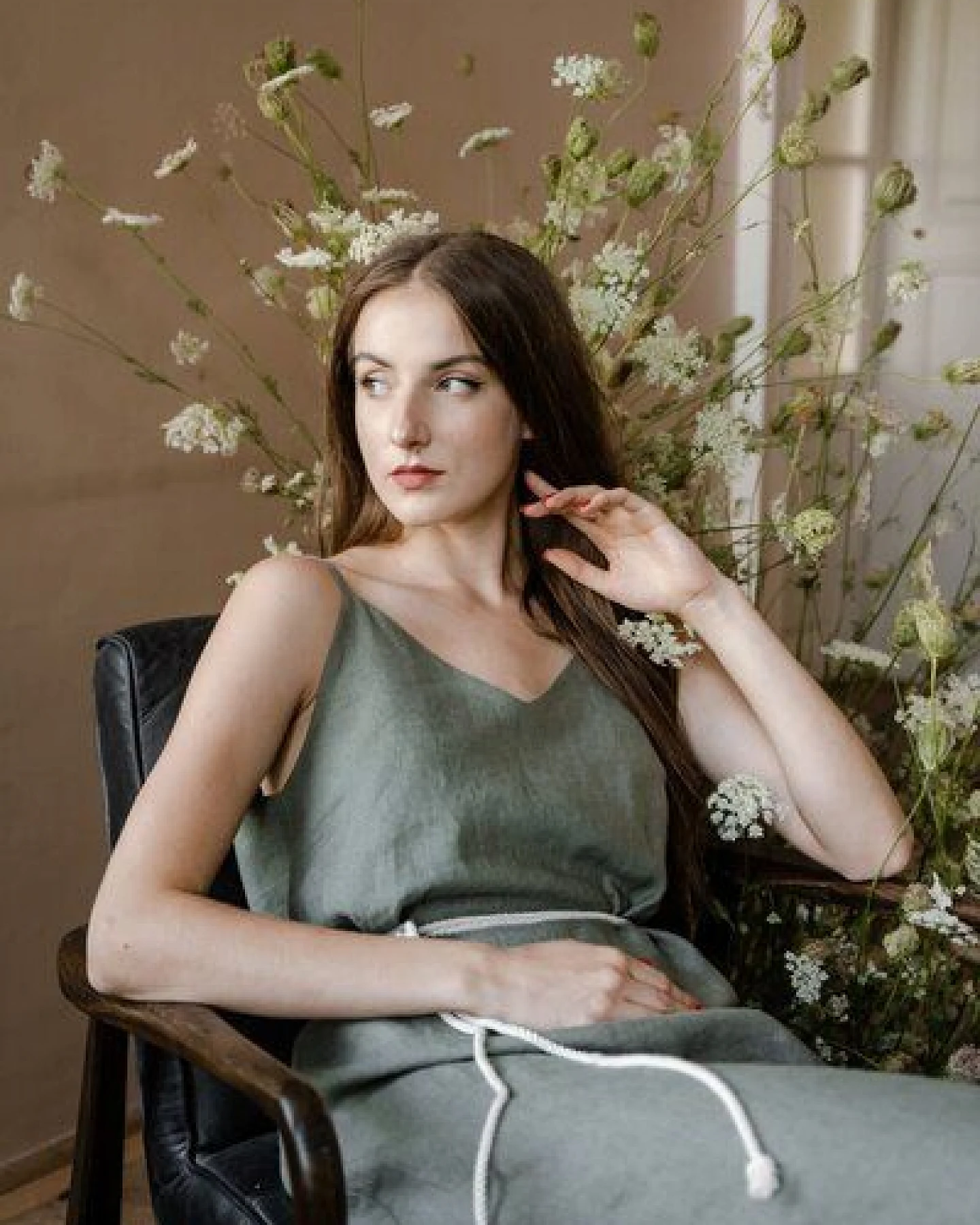 gust. Leinenkleid mit V-Ausschnitt - Linen dress with V-neckline - 100% Bio-Leinen – Ansicht 2