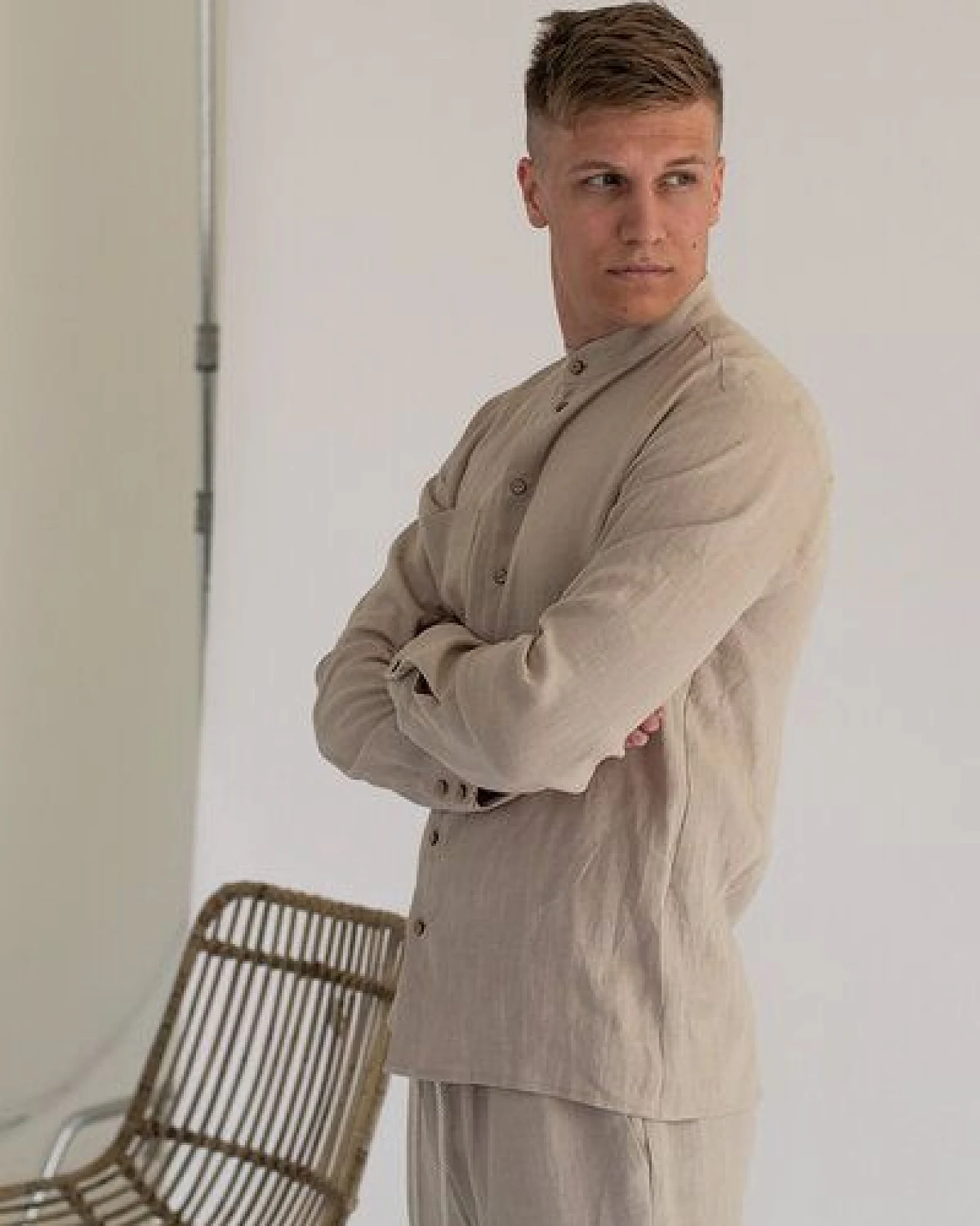 gust. Herren Leinenhemd mit Stehkragen - Linen shirt with stand collar - 100% Bio-Leinen – Ansicht 2