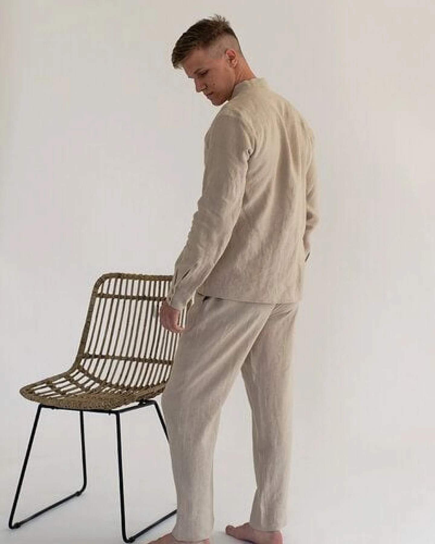 gust. Herren Leinenhemd mit Stehkragen - Linen shirt with stand collar - 100% Bio-Leinen – Ansicht 3