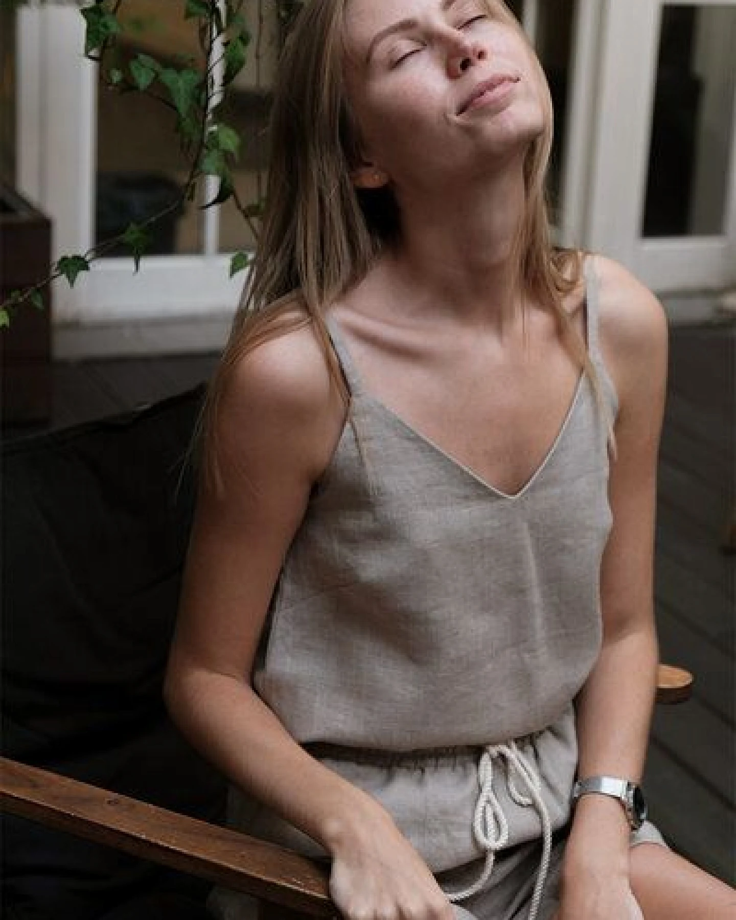 gust. Leinentop - V-Ausschnitt - Linen V-neck top - 100% Bio-Leinen – Ansicht 2
