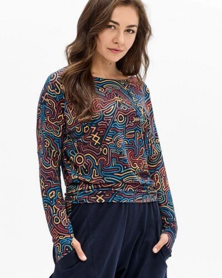 KOKOworld Bluse Be My Valentine Damen – Viskose EcoVero – figurbetont & bequem – mit Daumenloch – farbenfroher Print – für Yoga, Pilates & Alltag – fair produziert in der EU