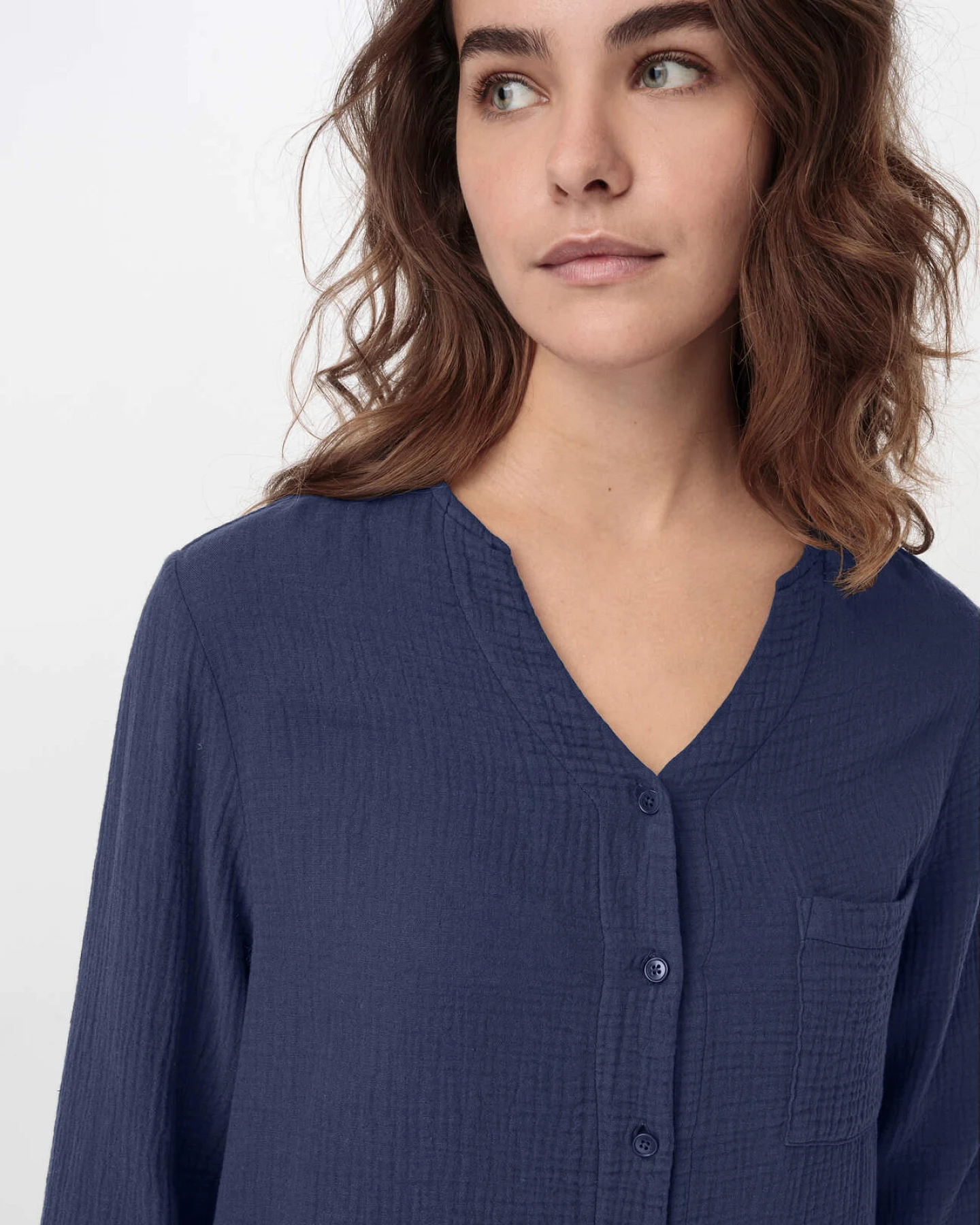 hessnatur Damen Musselin Nachthemd Relaxed PURE COMFORT aus Bio Baumwolle - blau - Größe 34 – Ansicht 2