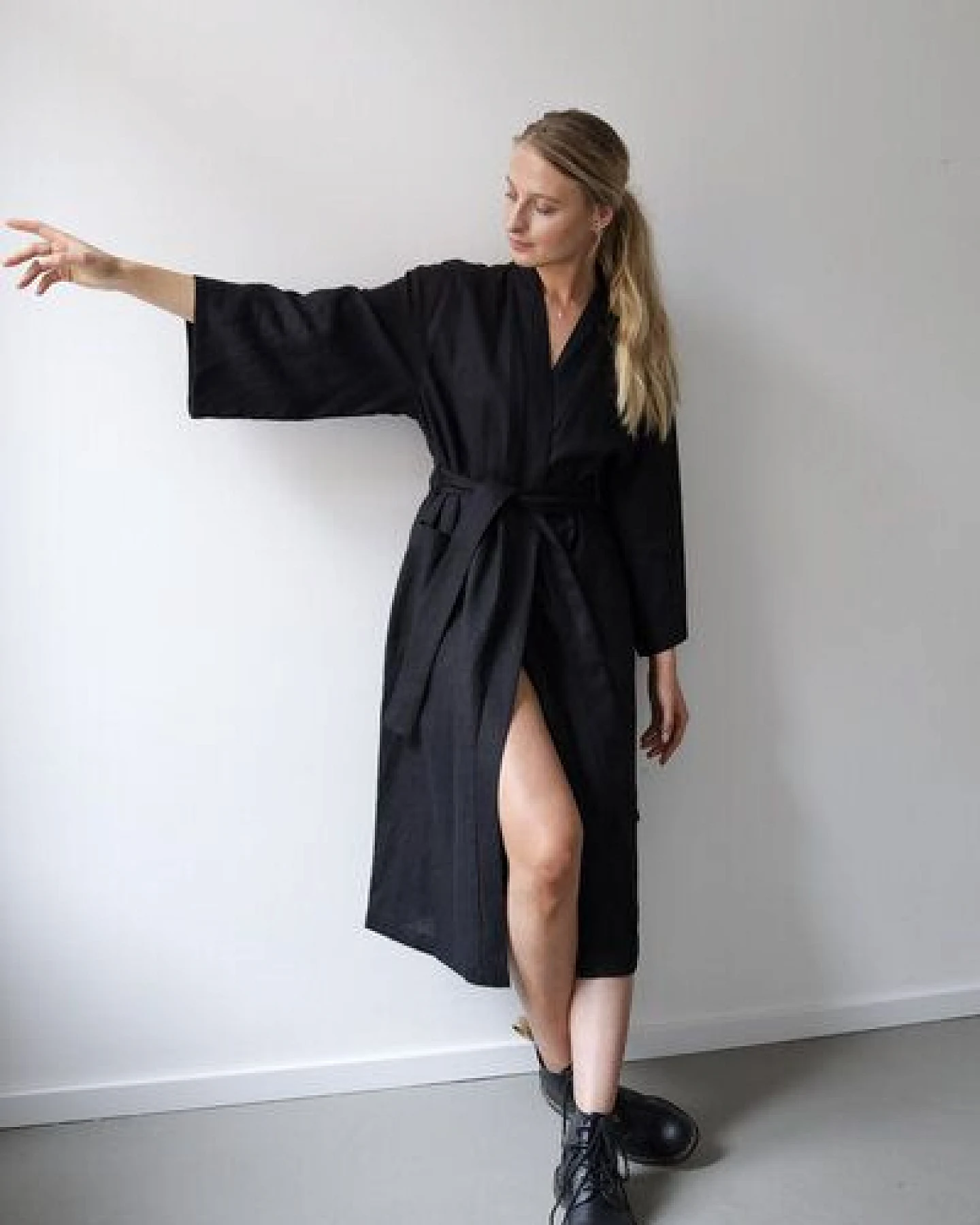 gust. Leinen-Kimono-Kleid - Linen kimono dress Maxi - 100% Bio-Leinen – Ansicht 2
