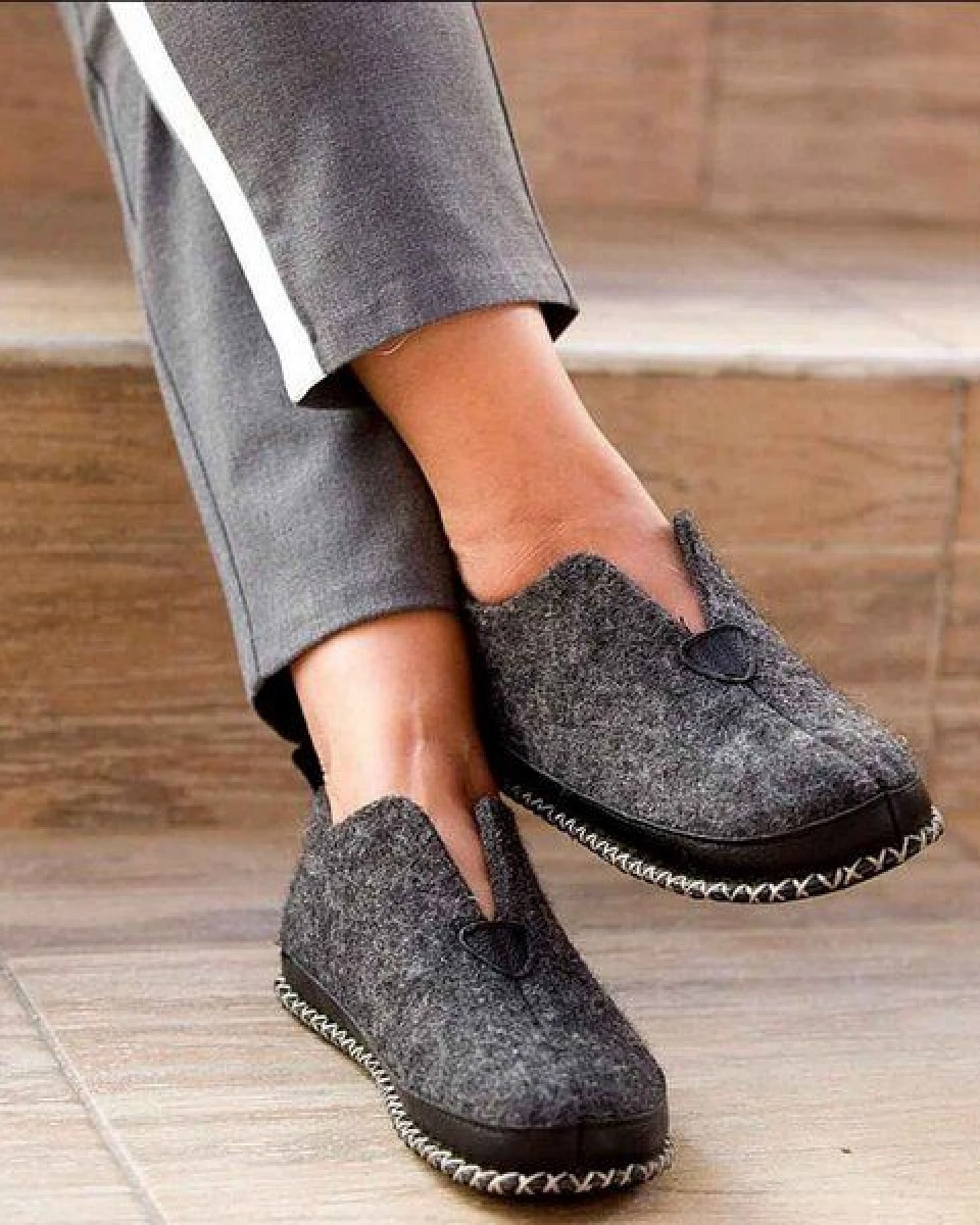 Tuffeln Retro Hüttenschuhe 'Urig' aus Wollfilz mit anatomischem Korkfußbett – Ansicht 2