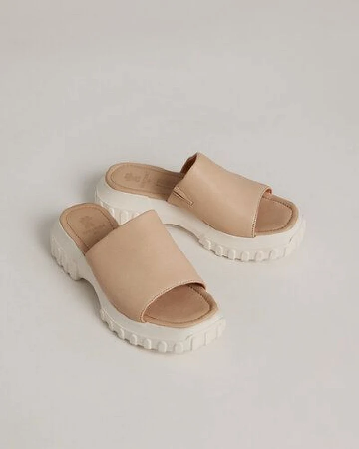 Addition Sustainable Apparel Expanded Sandal aus Bio-Leder