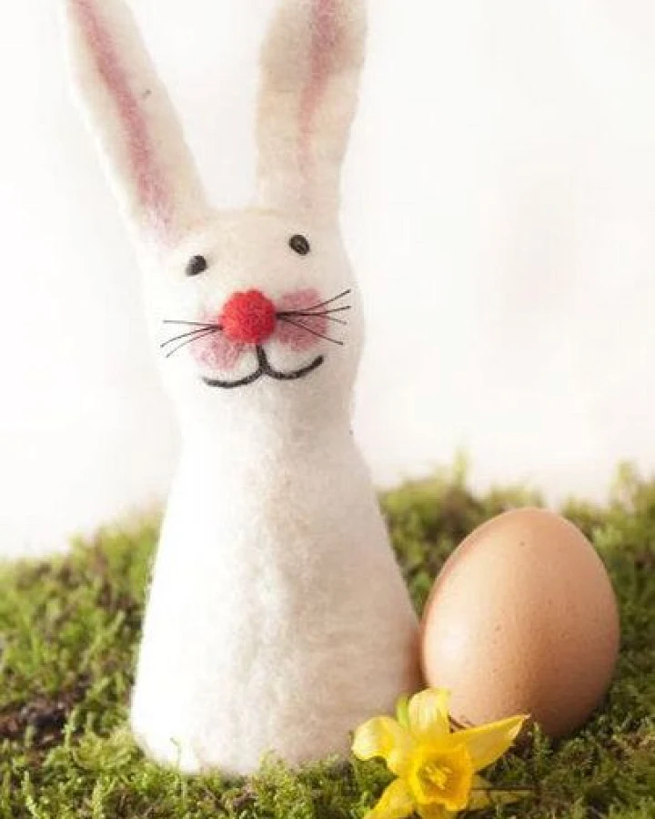 short'n'pietz Hase als handgefilzter Eierwärmer