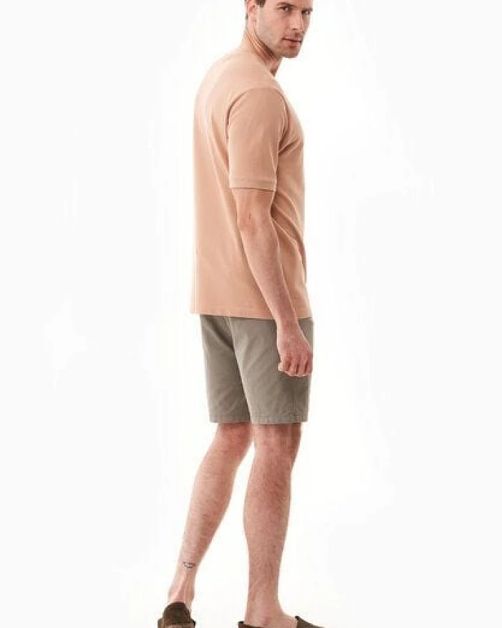 Produktseite: ORGANICATION Slim-Fit Chino-Shorts aus Bio-Baumwolle