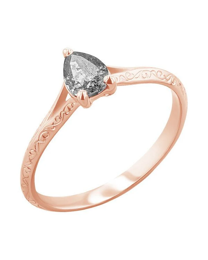 Eppi Von Hand gravierter Ring mit einem Salt and Pepper Diamanten in Birnenform Vivia