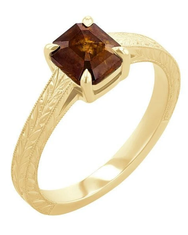 Eppi Von Hand gravierter Ring mit einem Salt and Pepper Diamanten in Emeraldschliff Arlena