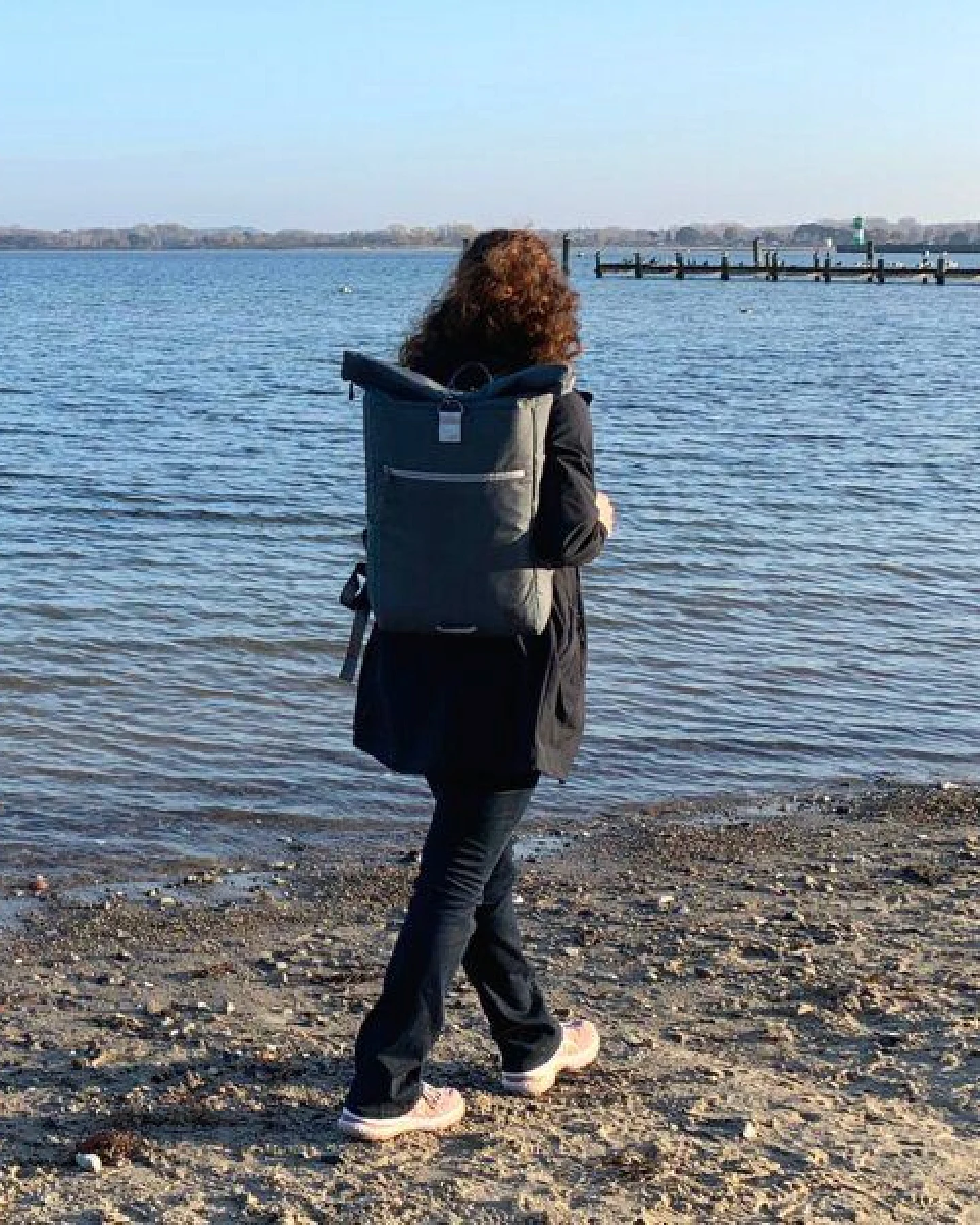 FUCHS & REBELL PIET Rolltop Rucksack – Stylisch & praktisch mit Rücken-Zipper – Ansicht 3