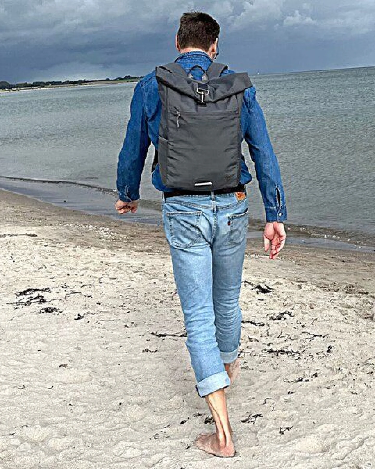 FUCHS & REBELL PIET Rolltop Rucksack – Stylisch & praktisch mit Rücken-Zipper – Ansicht 2