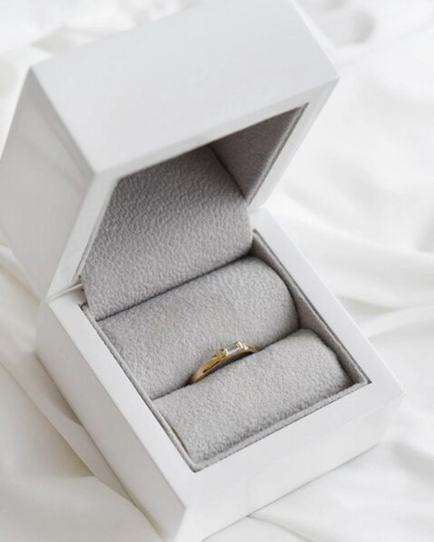 Eppi Ring mit einem Diamanten in Baguette-Form Xenia – Ansicht 3