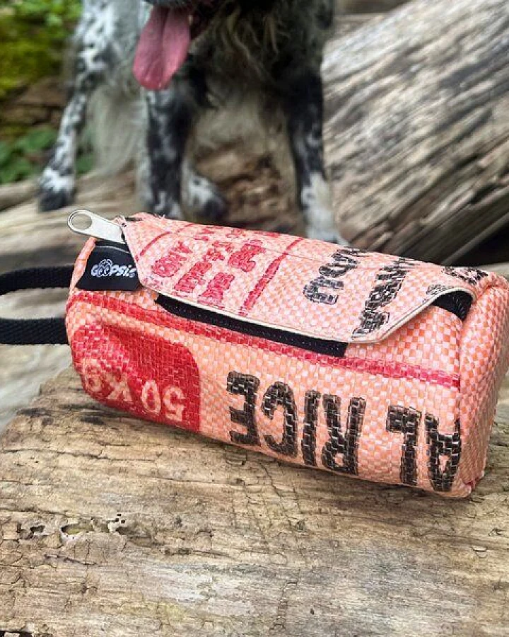 GOOPSI Futterdummy, Apportierspielzeug für Hunde, Upcycling aus Reissack, 19x8 cm