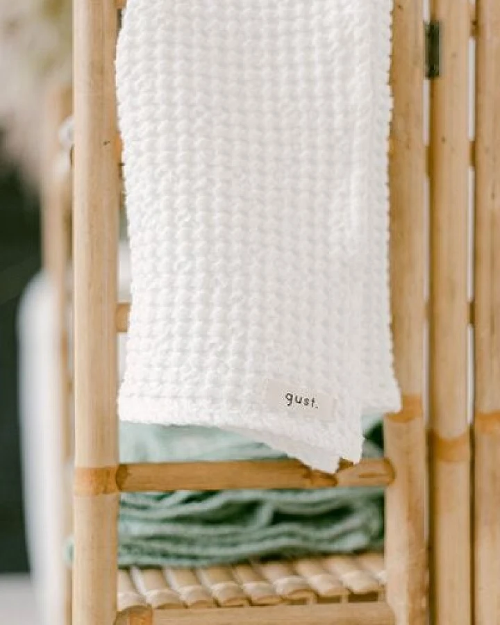 gust. Waffelhandtuch - Badetuch aus Leinen und Bio-Baumwolle – Bath towel - 70x140 cm