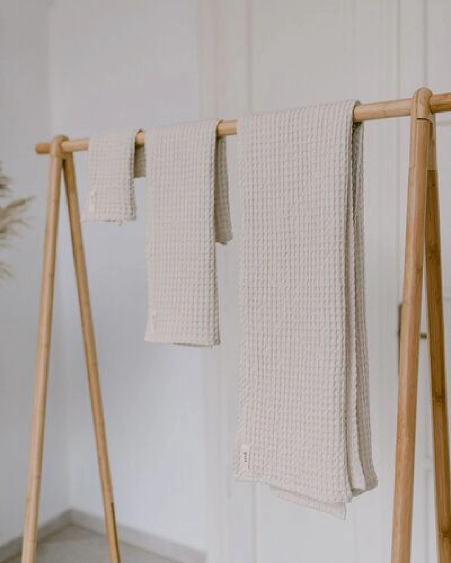 gust. Waffelhandtuch - Badetuch aus Leinen und Bio-Baumwolle – Bath towel - 70x140 cm – Ansicht 3