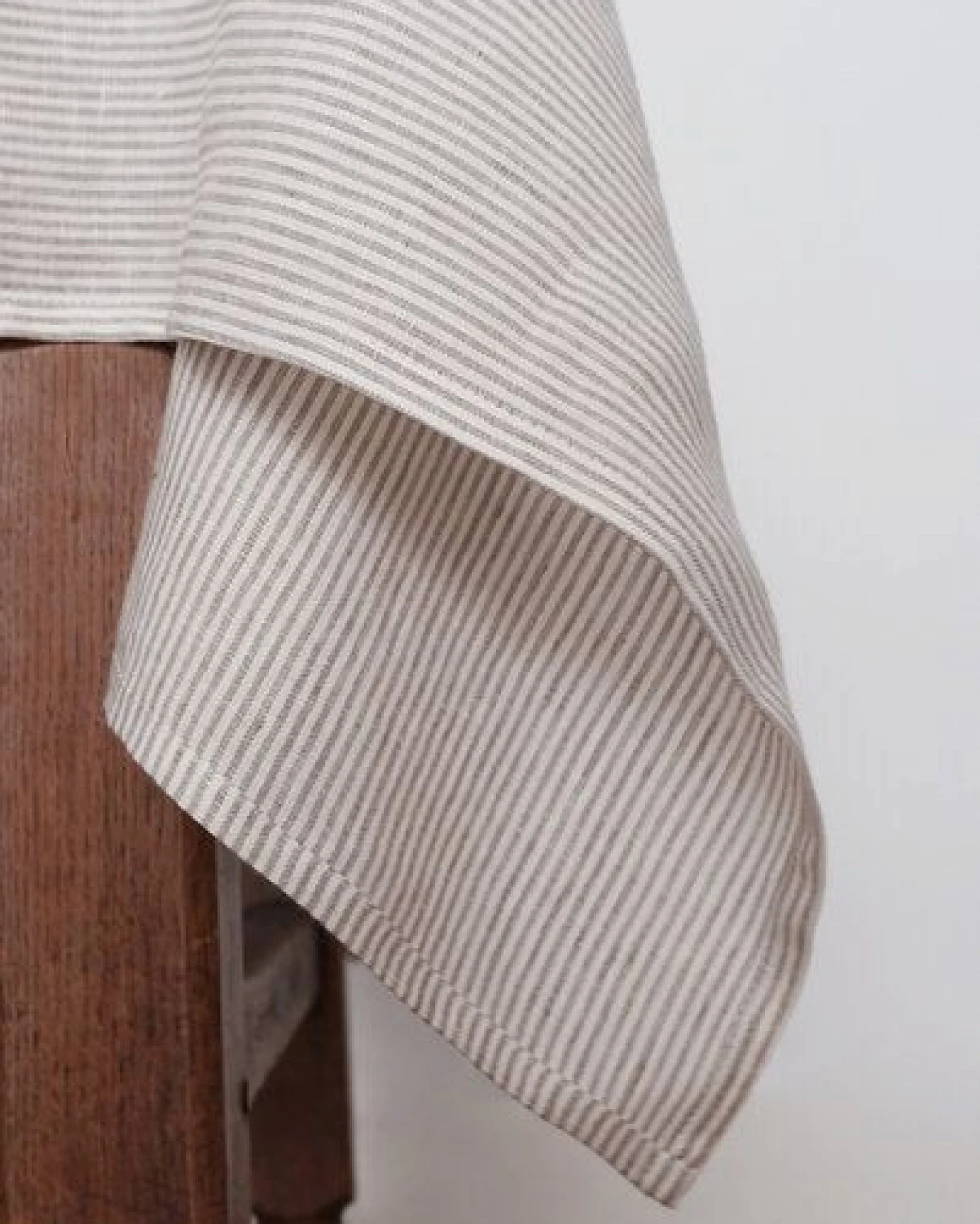 gust. Leinentischdecke – Linen Tablecloth - 100% Bio-Leinen – Ansicht 2