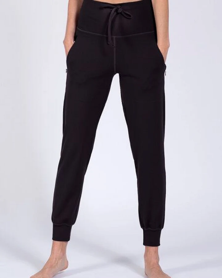 Magadi Yoga Hose MIA Black aus softem Stretch, mit Taschen