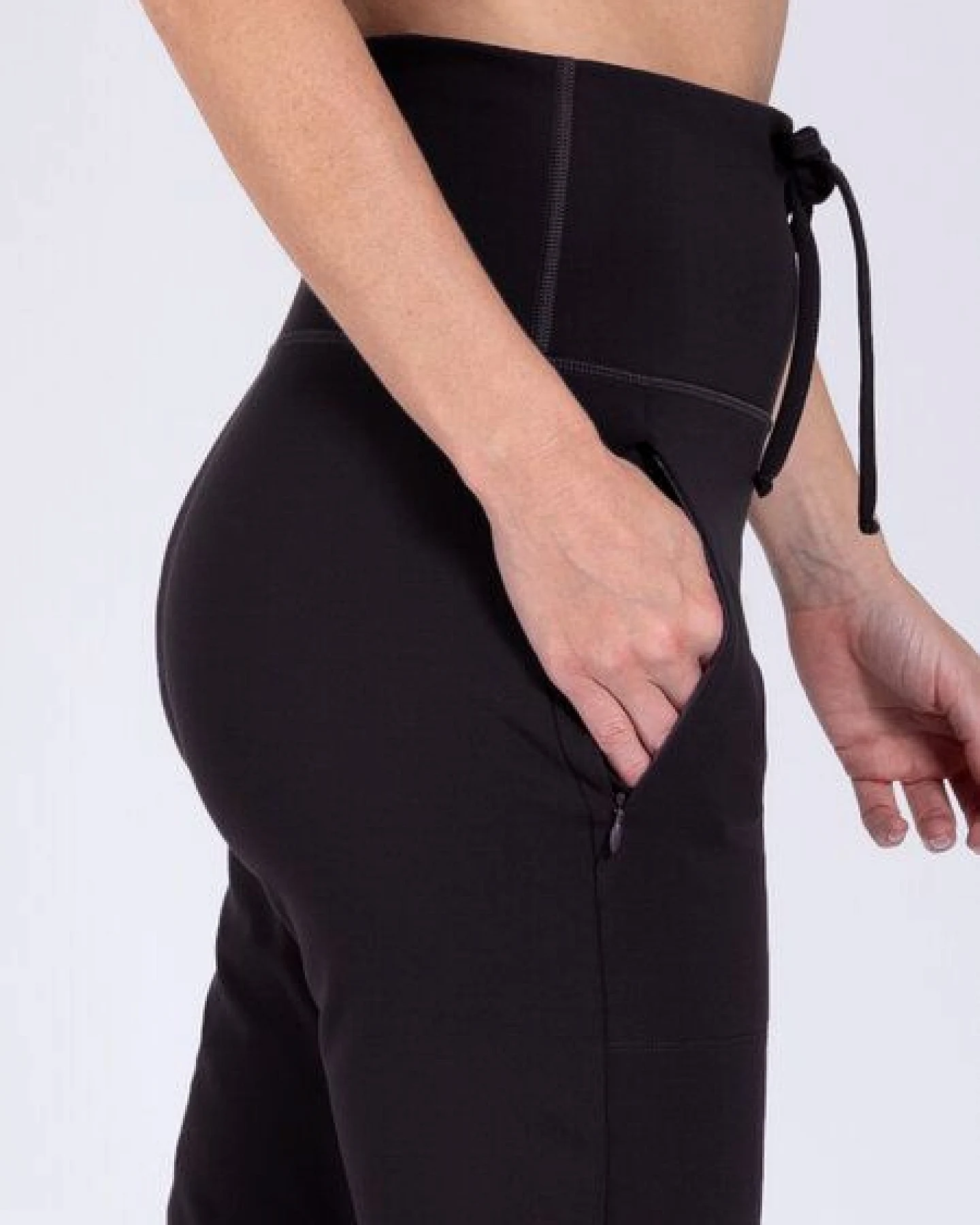 Magadi Yoga Hose MIA Black aus softem Stretch, mit Taschen – Ansicht 3