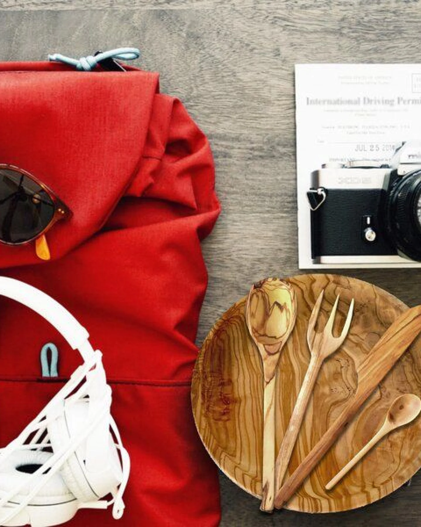 NATUREHOME Camping-Set Rucksack-Set Teller mit Besteck Olivenholz leicht und haltbar – Ansicht 2