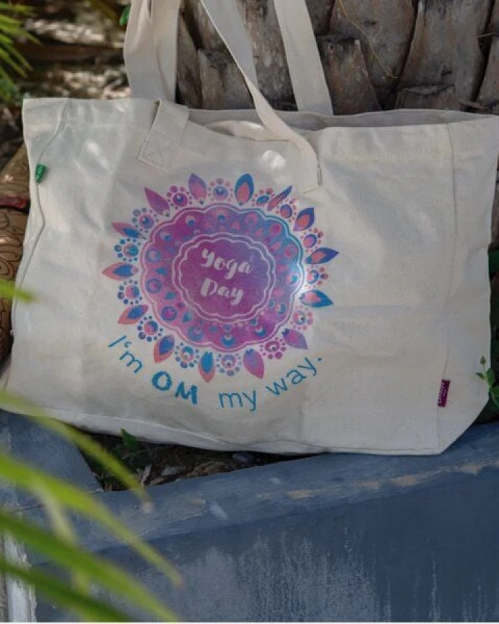 Divasya Shopper-Bag aus Biobaumwolle mit Yogamotiven