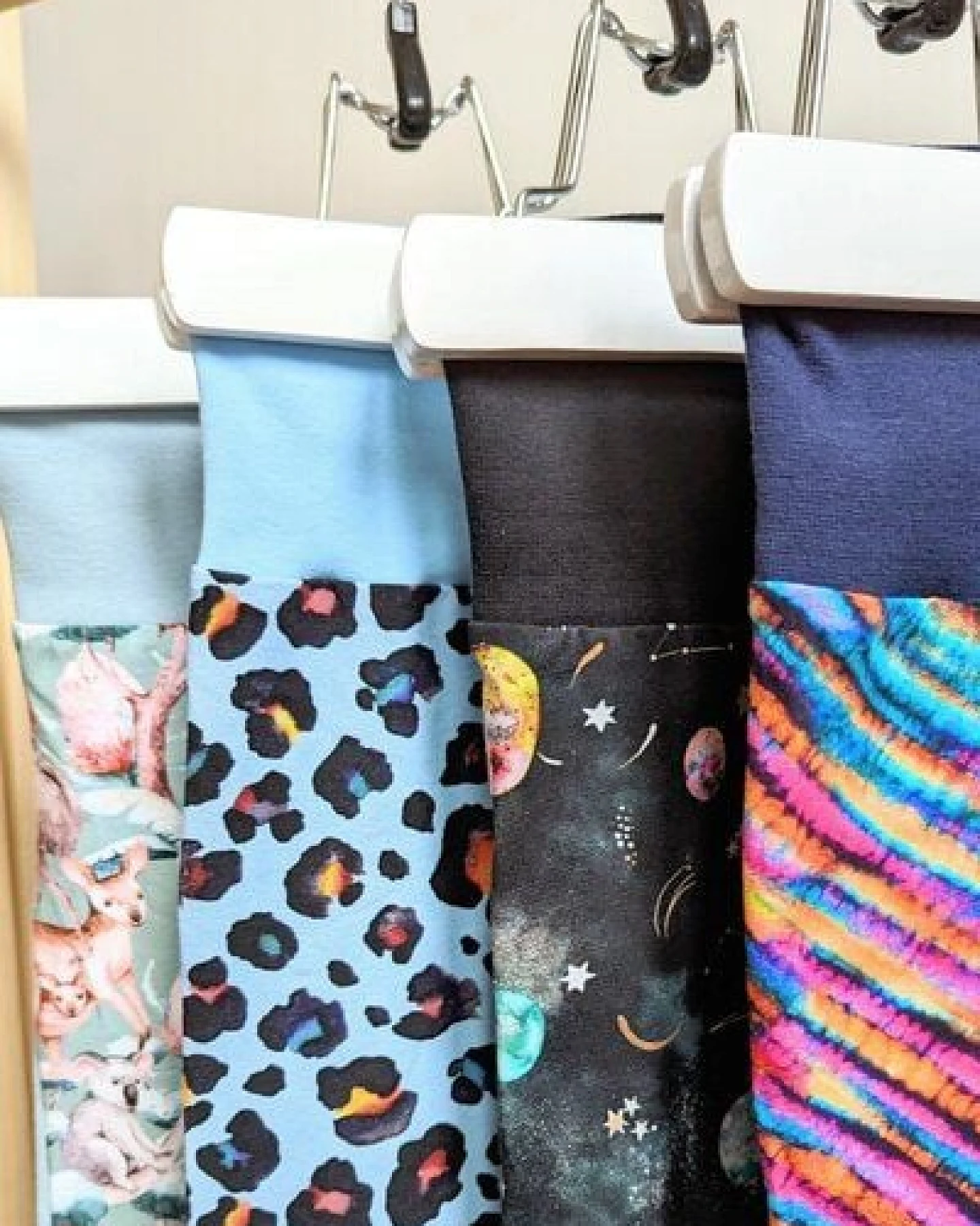 Babbily Verstellbare Kinderleggings mit verstärkten Knien - mitwachsend. Bio-Baumwolle – Ansicht 2