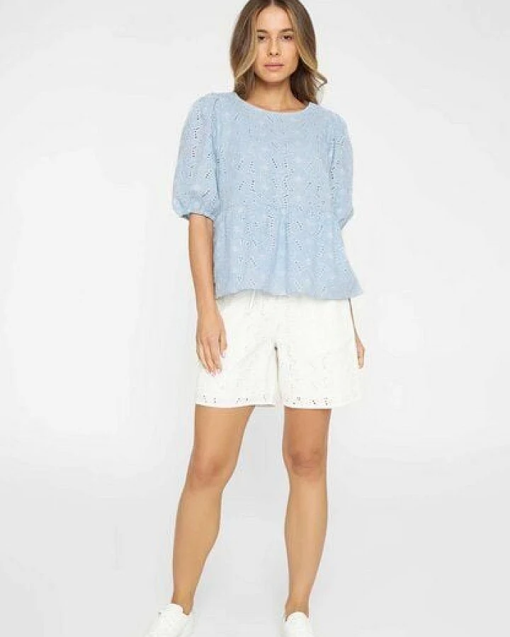 KnowledgeCotton Apparel Bluse Broderie Anglaise mit Puffärmeln aus Baumwoll-Leinenmix