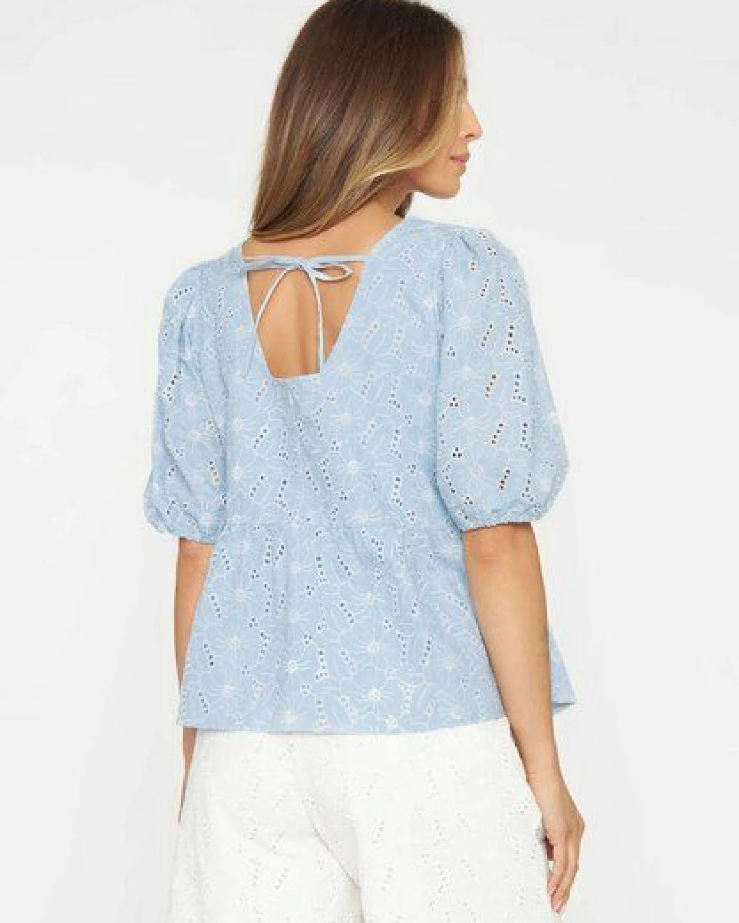 KnowledgeCotton Apparel Bluse Broderie Anglaise mit Puffärmeln aus Baumwoll-Leinenmix – Ansicht 3