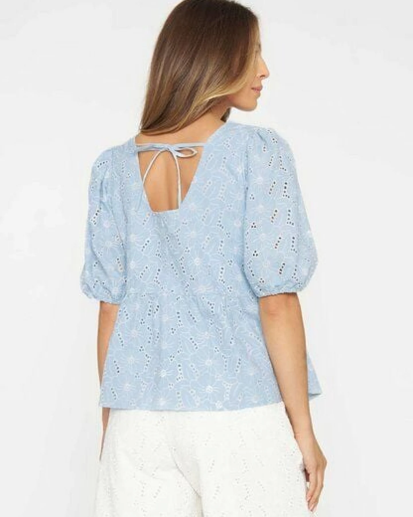 KnowledgeCotton Apparel Bluse Broderie Anglaise mit Puffärmeln aus Baumwoll-Leinenmix – Ansicht 4