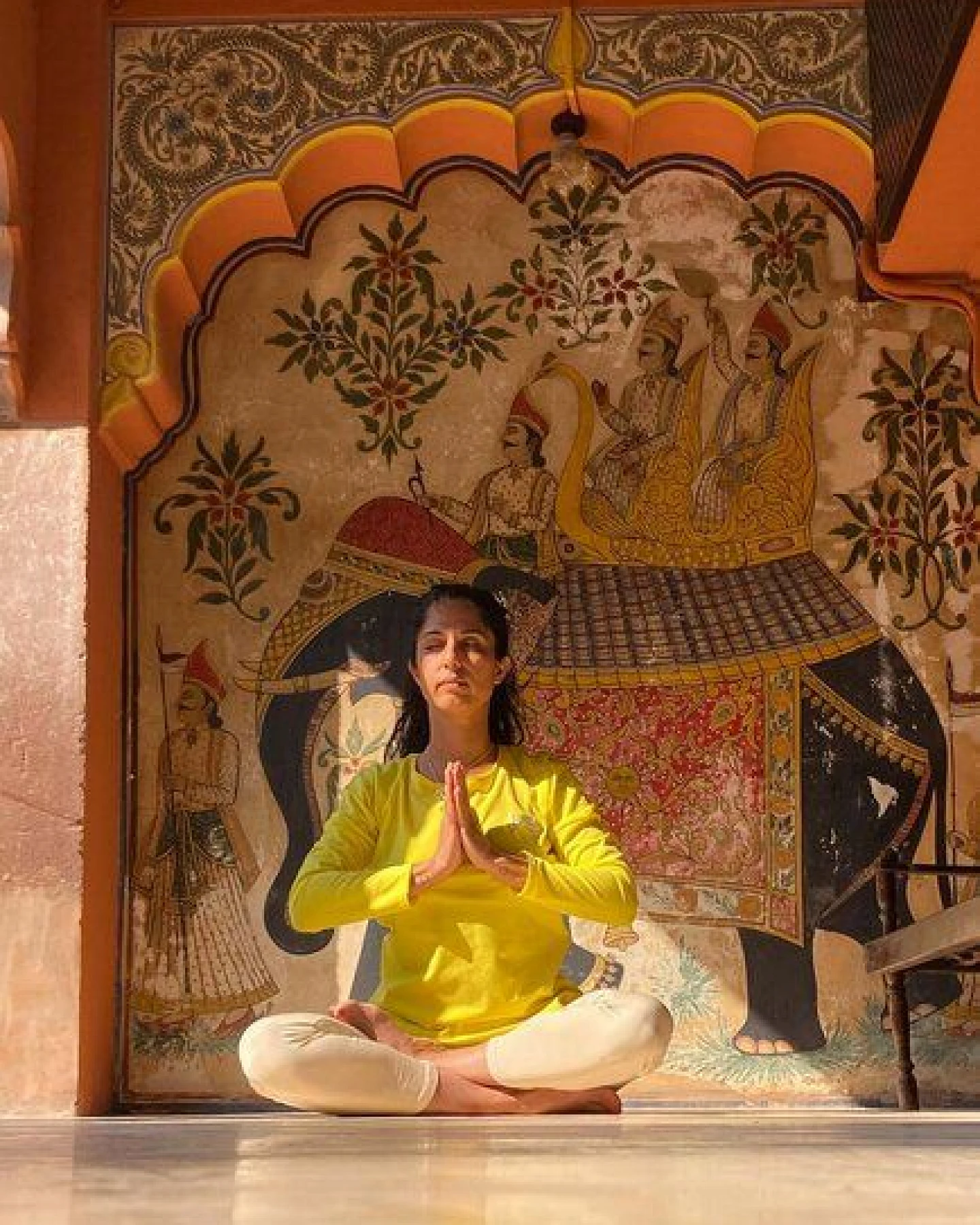 SPARKLES OF LIGHT Yoga Shirt – Ansicht 3
