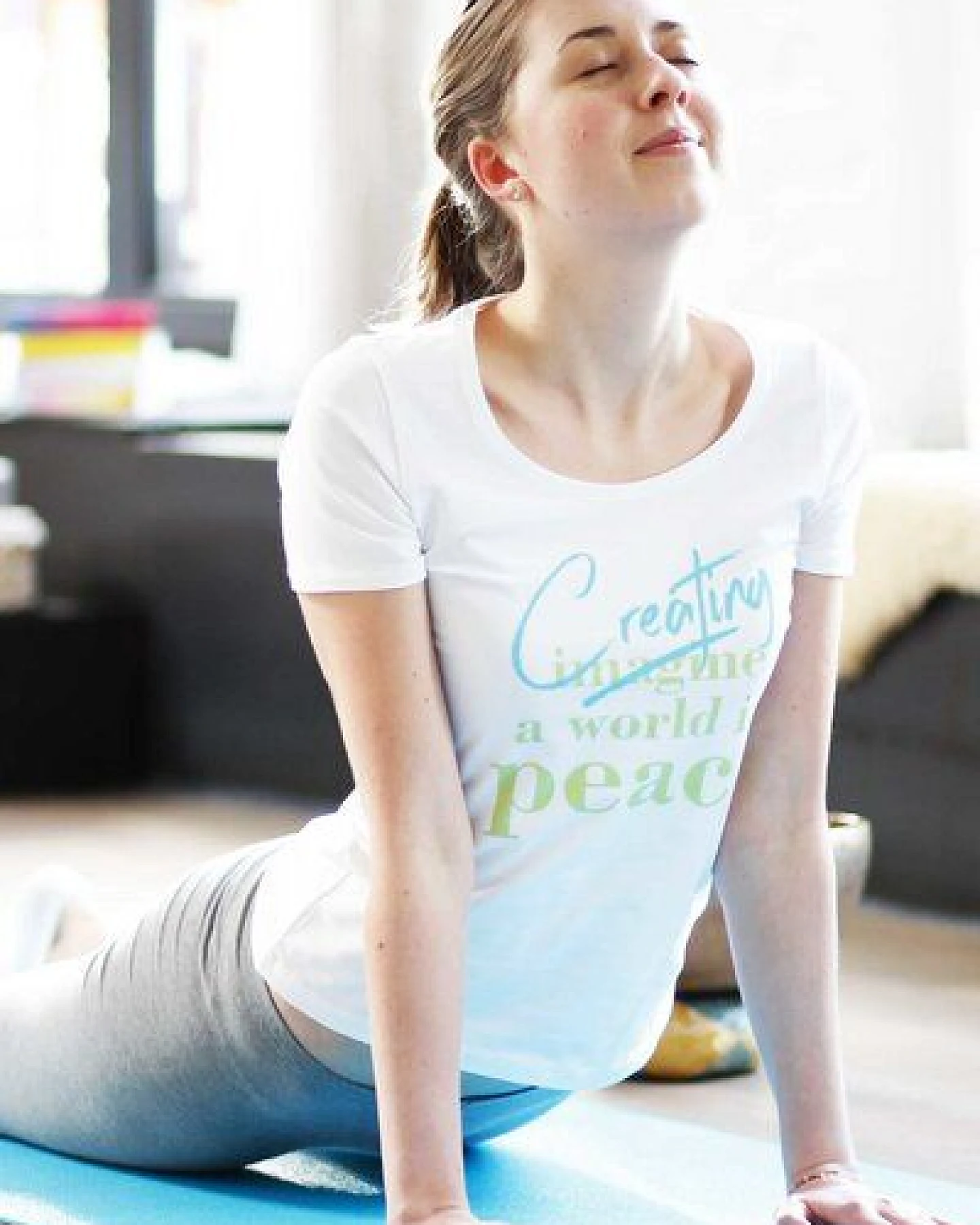 SPARKLES OF LIGHT Yoga Shirt – Ansicht 2