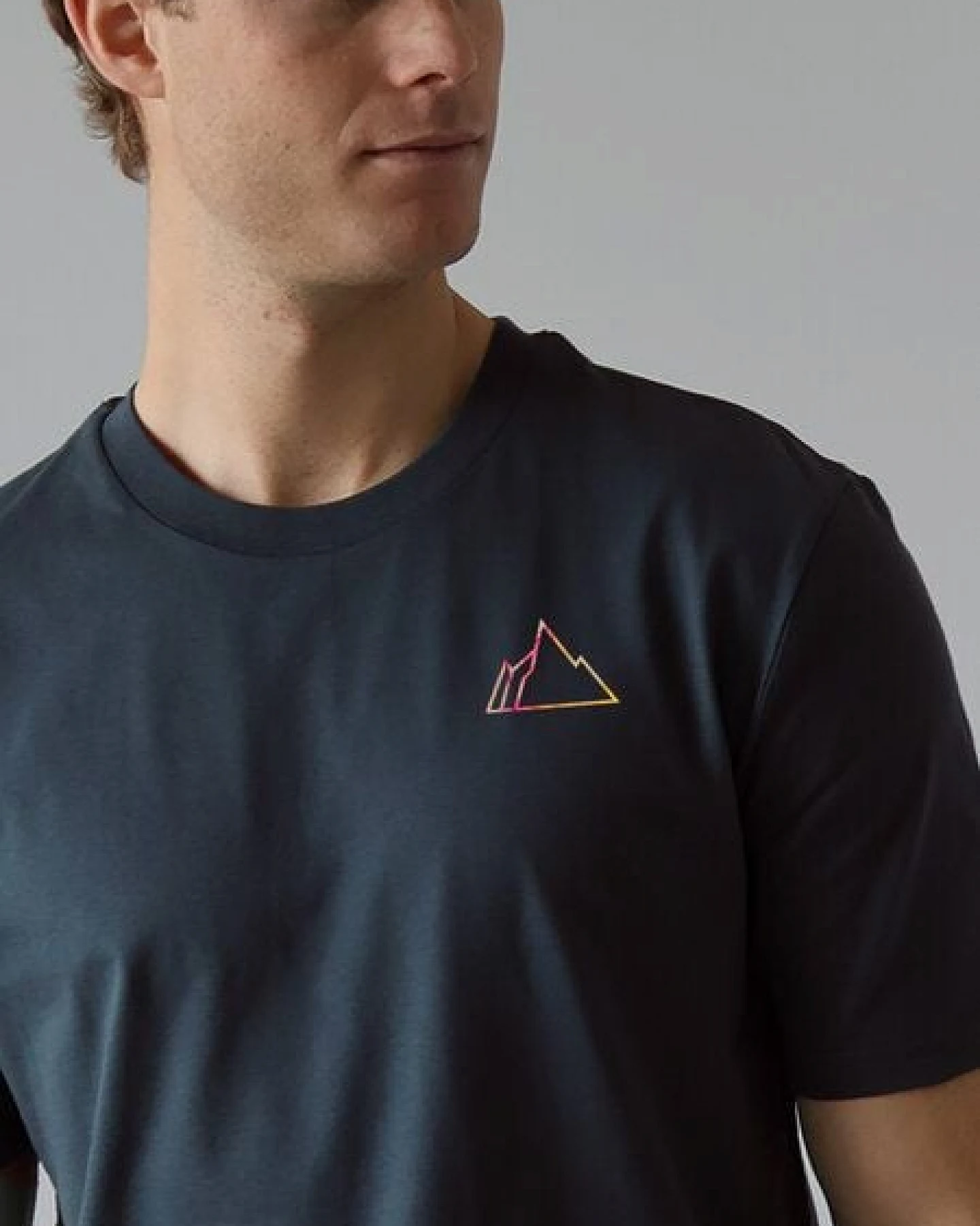 Kultgut Artdesign - Biofair - Vegan Klassik Shirt /Little Faded Mountain – Ansicht 3
