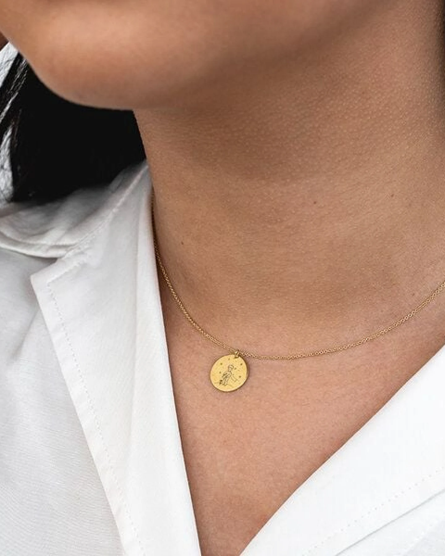 Eppi Goldener Anhänger der Kleine Prinz mit Rose – Ansicht 4