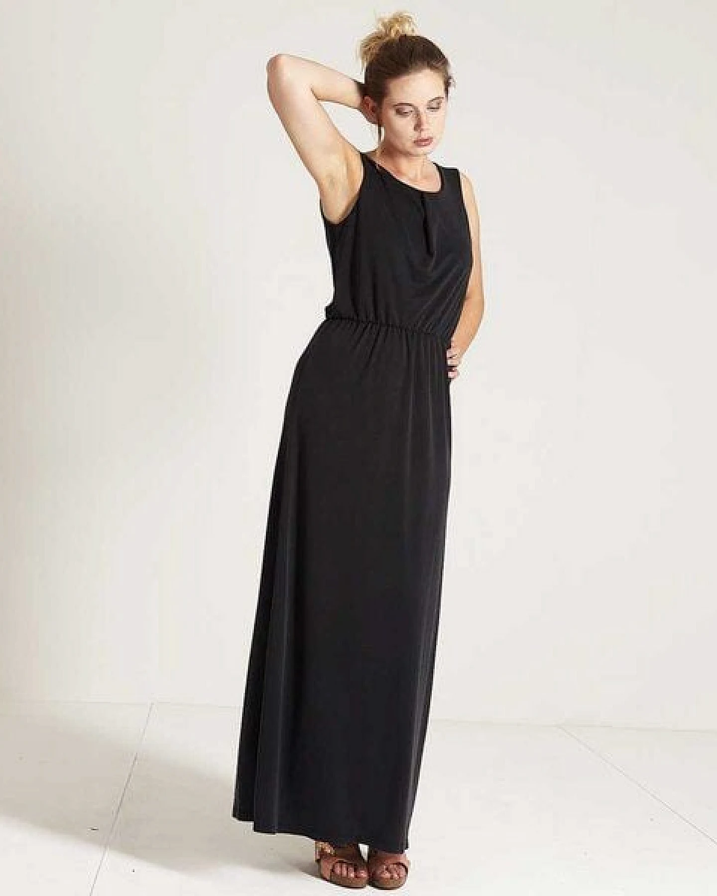 WiDDA berlin schwarzes Maxikleid MARLEN aus ECOVERO Jersey – Ansicht 4
