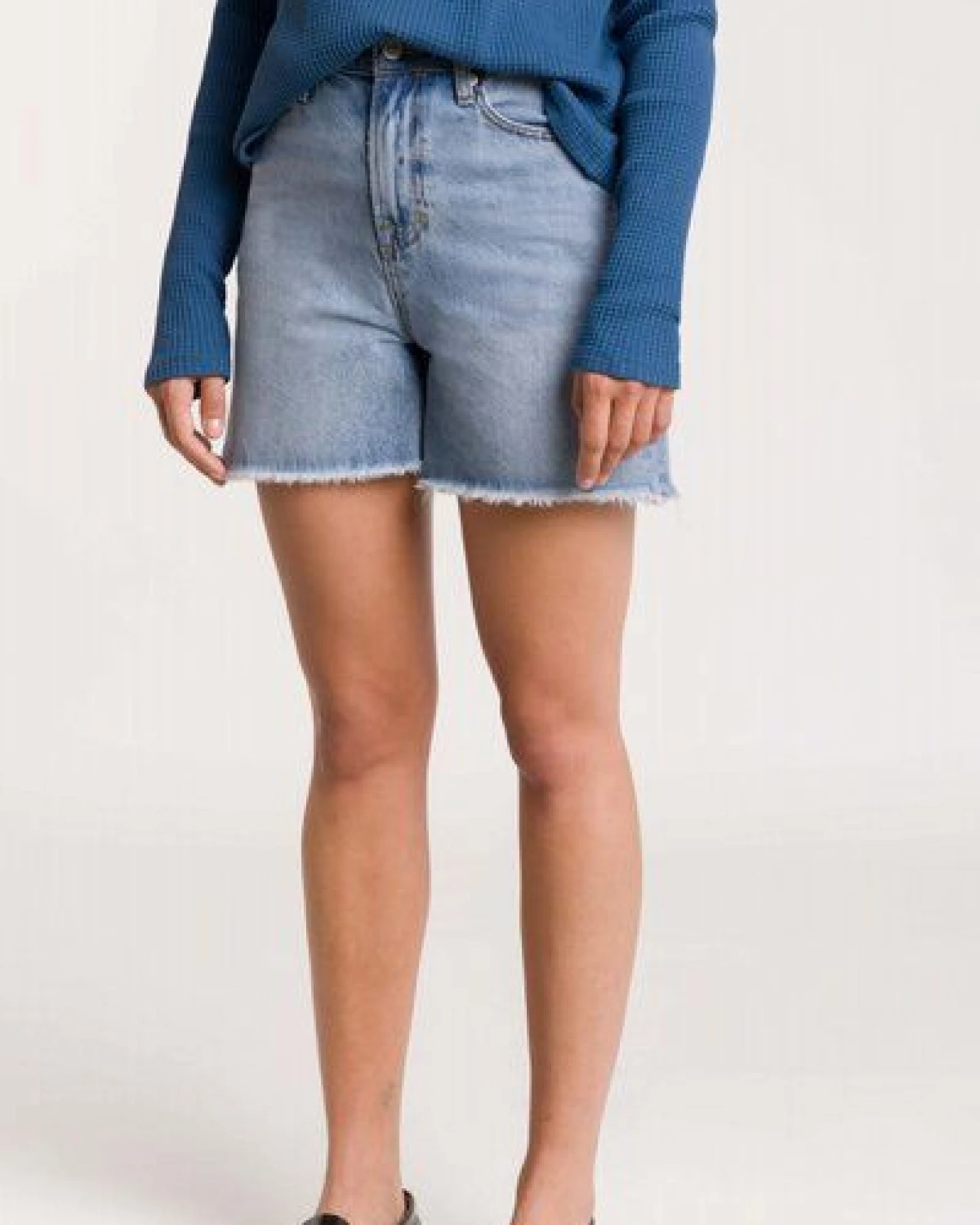Kings Of Indigo Damen Shorts "LIORA" aus recycelter Pre- & Post- Consumer Baumwolle – Ansicht 2