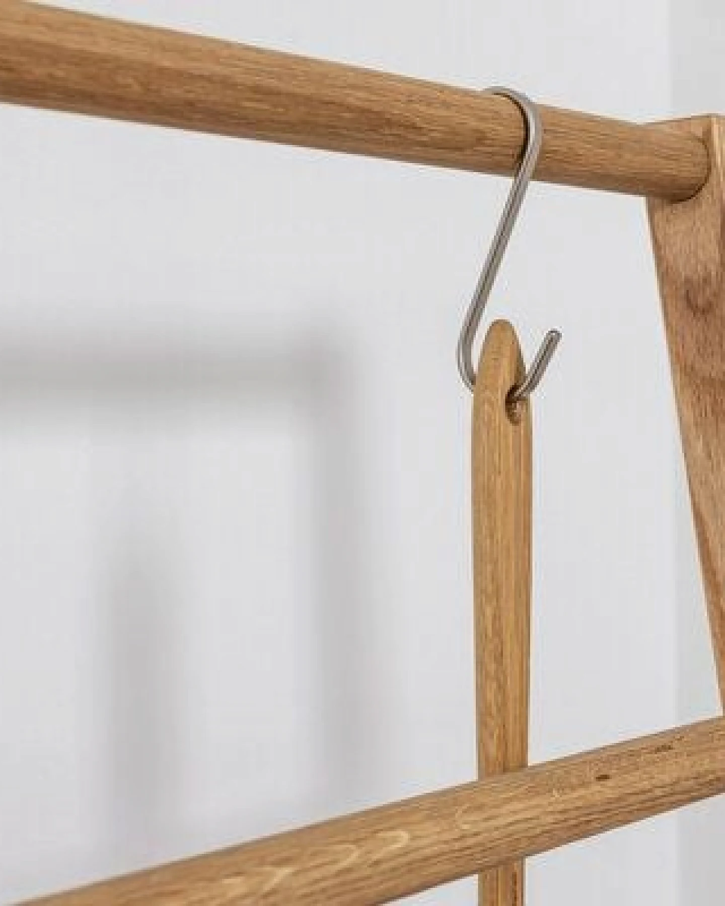 kleiderleiter_de Handtuchhalter/ Handtuchständer MARTEN aus massivem Eichenholz – Ansicht 4