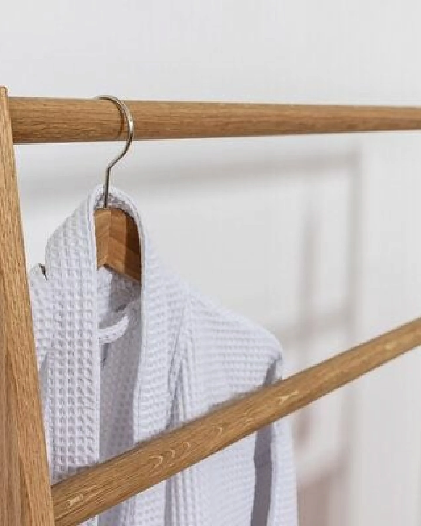 kleiderleiter_de Handtuchhalter/ Handtuchständer MARTEN aus massivem Eichenholz – Ansicht 4