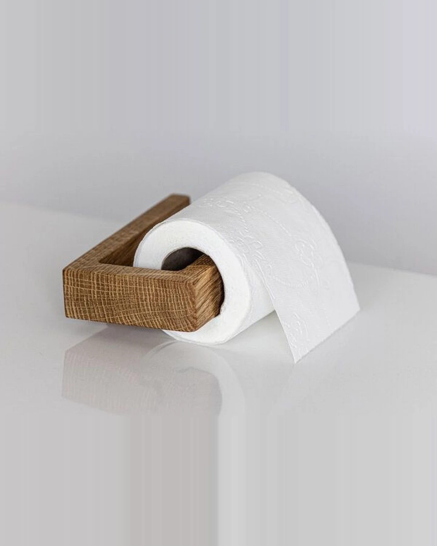 kleiderleiter_de Toilettenpapierhalter MAX aus massiver Eiche – Ansicht 2