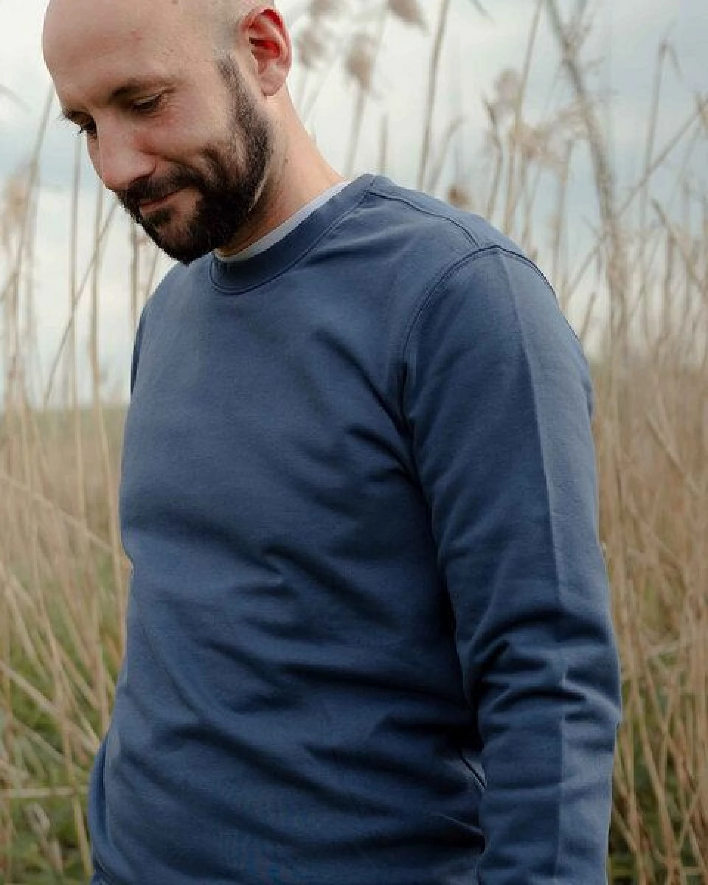 Kultgut GOTS zertifiziert - Hoher Tragekomfort - Klassischer Sweatshirtpullover supersoft – Ansicht 2