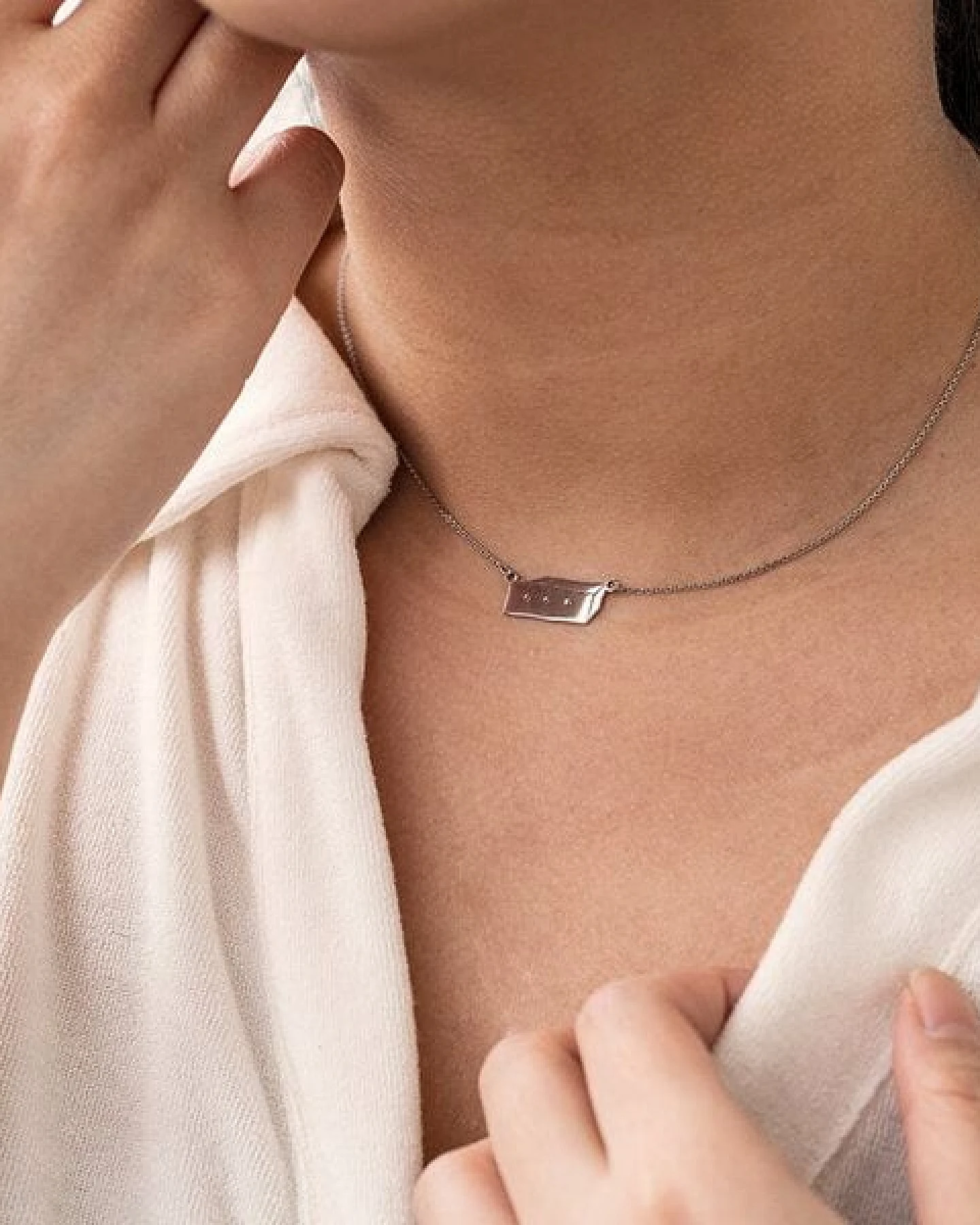 Eppi Kette aus Gold mit einem Kasten Der Kleine Prinz – Ansicht 3