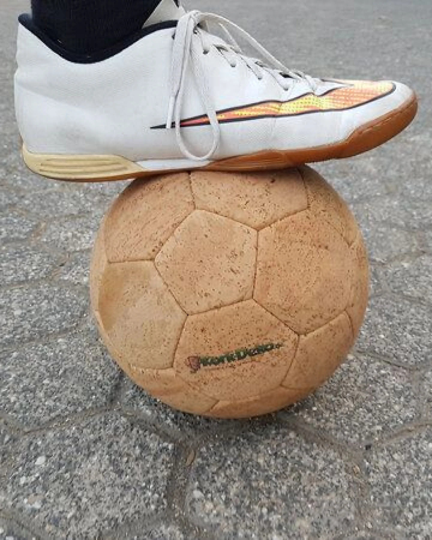 Kork-Deko nachhaltiger Fußball aus Kork – Ansicht 4