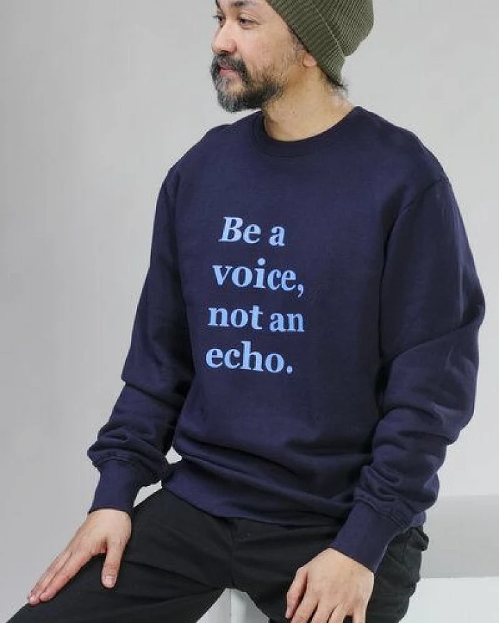 YogiLiebe Herren Sweatshirt "Be a voice, not an echo" Bio-Baumwolle Blau