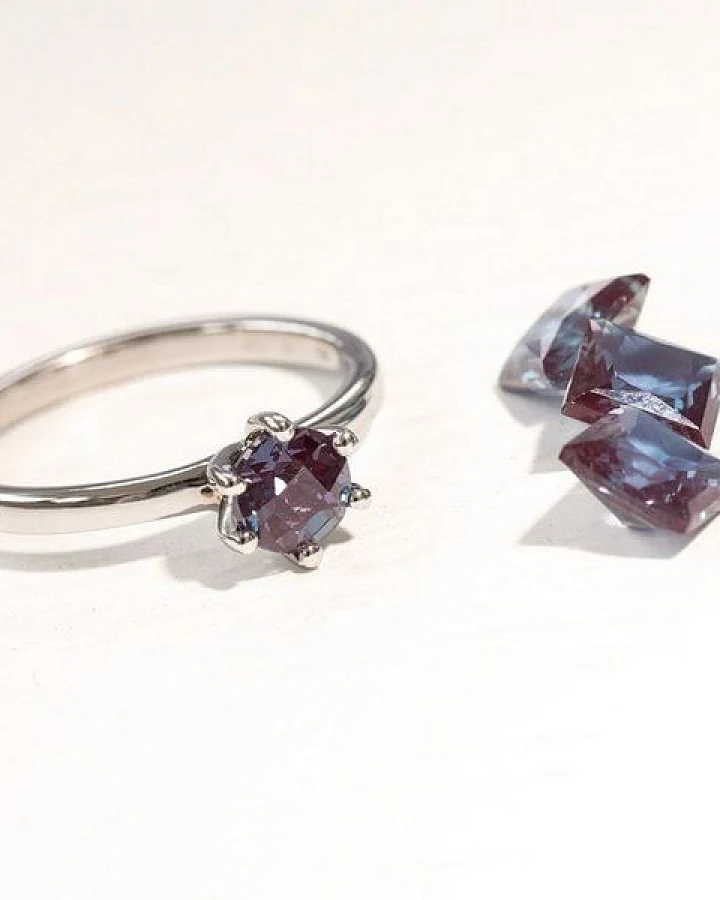 Weiss
